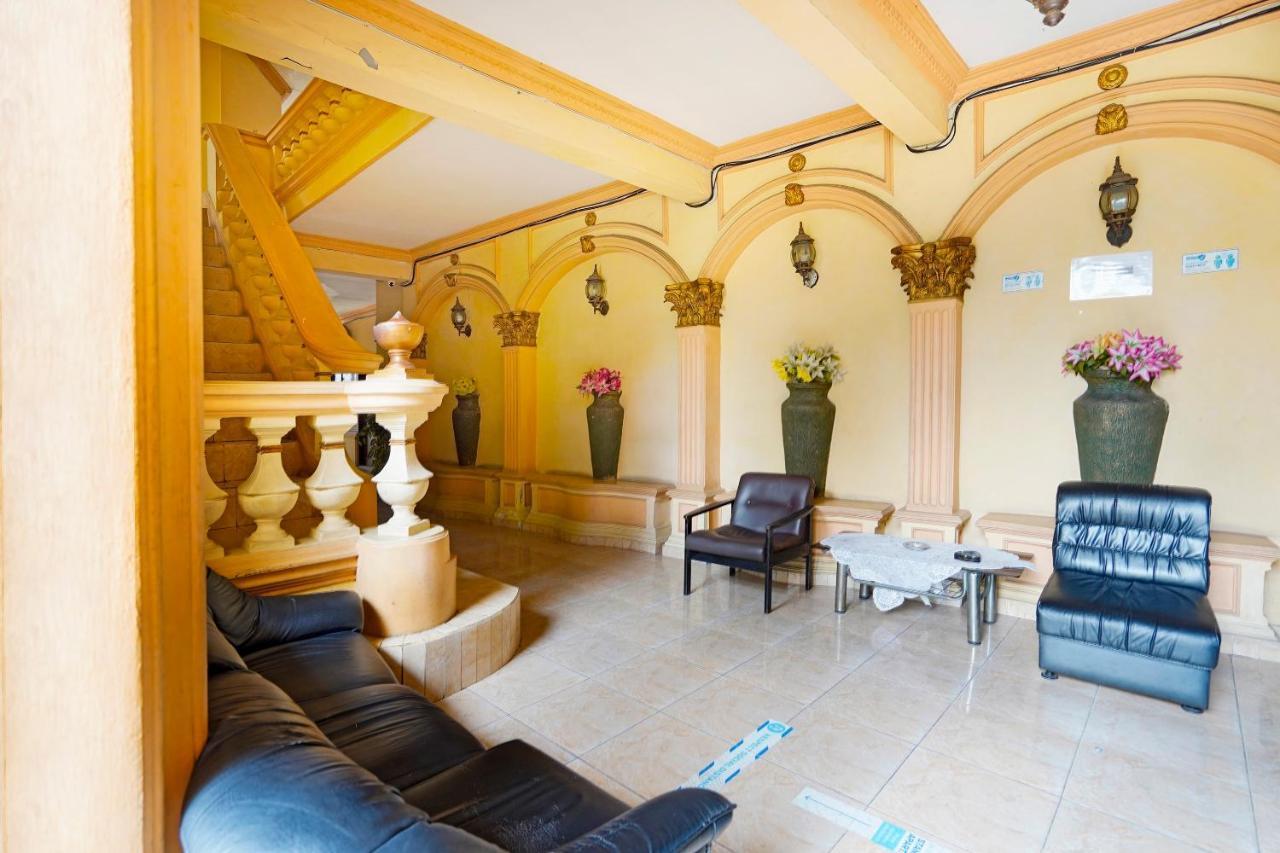 Hotel Oyo 91390 Kost Grand Royal Elite Surabaya Esterno foto
